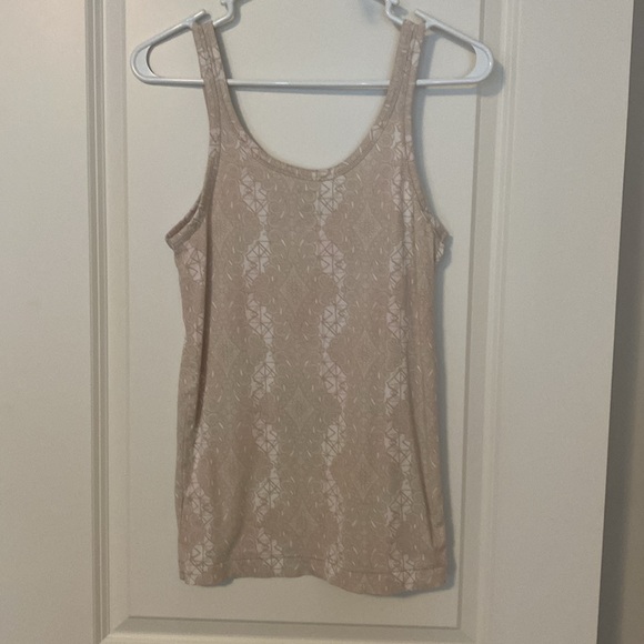 Banana Republic tank top. Ladies size Large - Picture 2 of 3